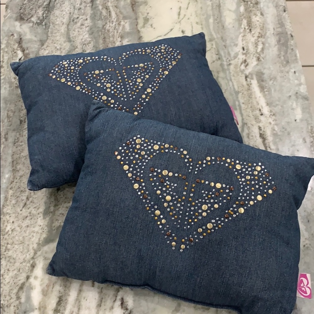 Roxy throw pillow bedding